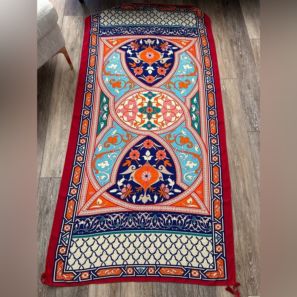 🛍️ large multi color scarf 🧣 it’s beautiful. - Picture 3 of 9